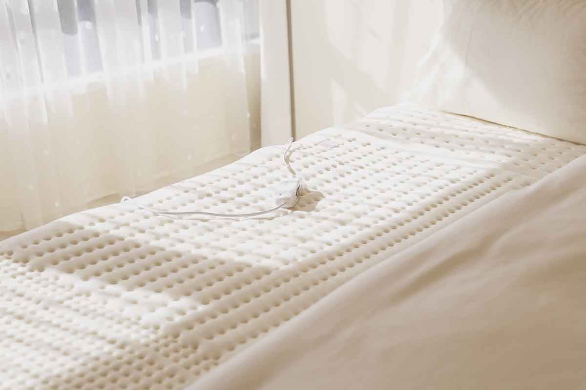 The Reasons and Solutions to Cold Feet in Bed