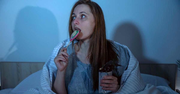 Does sugar before bed keep you awake?